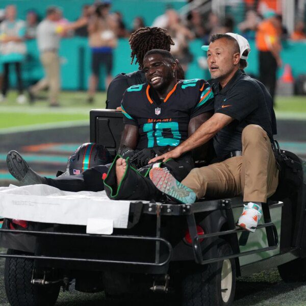 Tyreek Hill drops 3-word message after present process surgical procedure for dislocated…