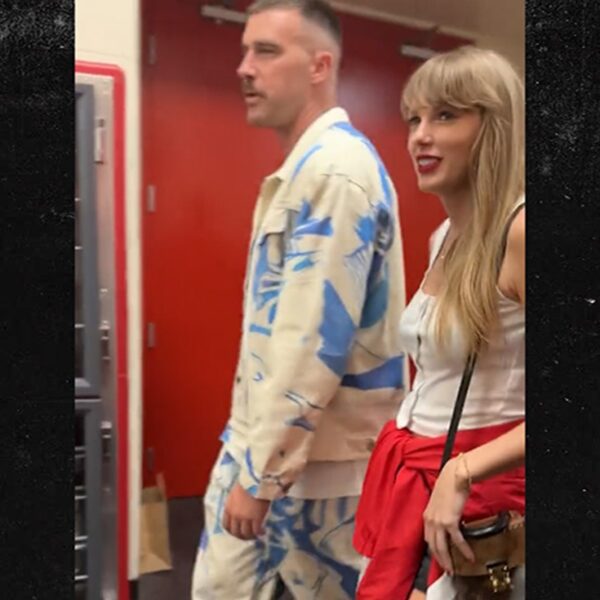 Throwback To When Taylor Swift First Attended a Chiefs Game!
