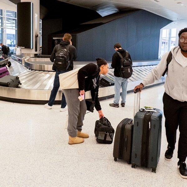 Scammers use baggage tags for fraudulent insurance coverage claims towards vacationers