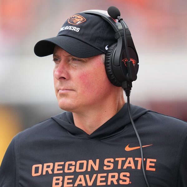 Oregon State head coach rips particular groups after weird mishap