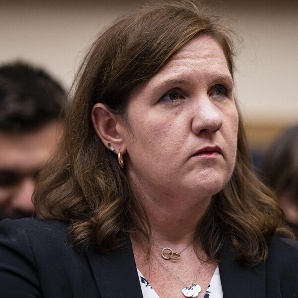 Trump admin asks Supreme Court to permit firing of FTC member with…