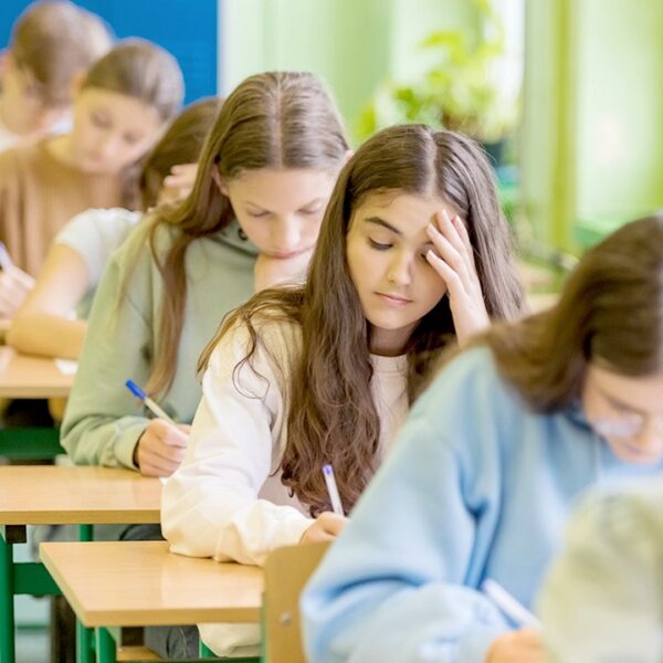 Chicago Public Schools enrollment drops to file low: report