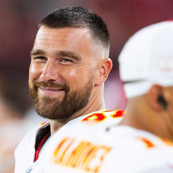 Travis Kelce impersonates Patrick Mahomes at Brazil press convention