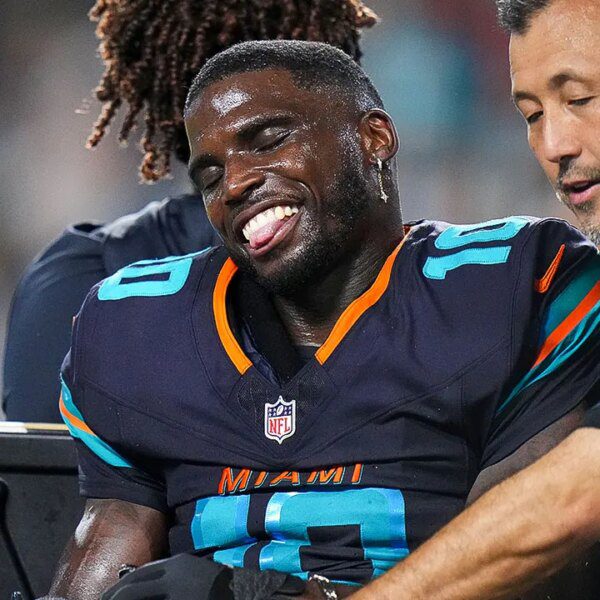 Tyreek Hill hospitalized with ugly knee harm in sport vs Jets