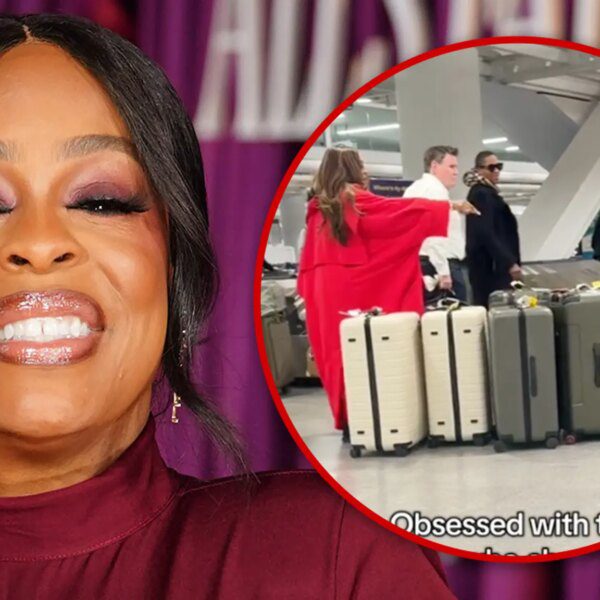 Niecy Nash Filmed Collecting Ten Suitcases At Airport Baggage Claim