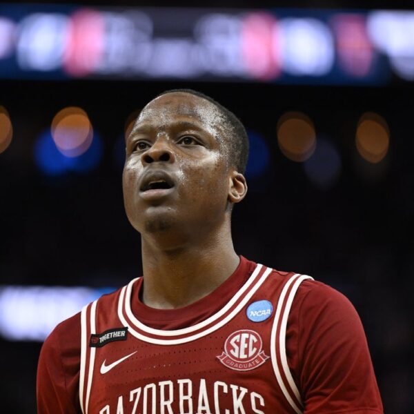 Magic signal former Arkansas G Johnell Davis, waive F Justin Minaya