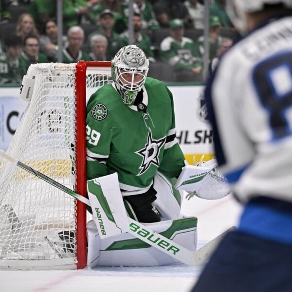 Jets, Stars start season with playoff rematch