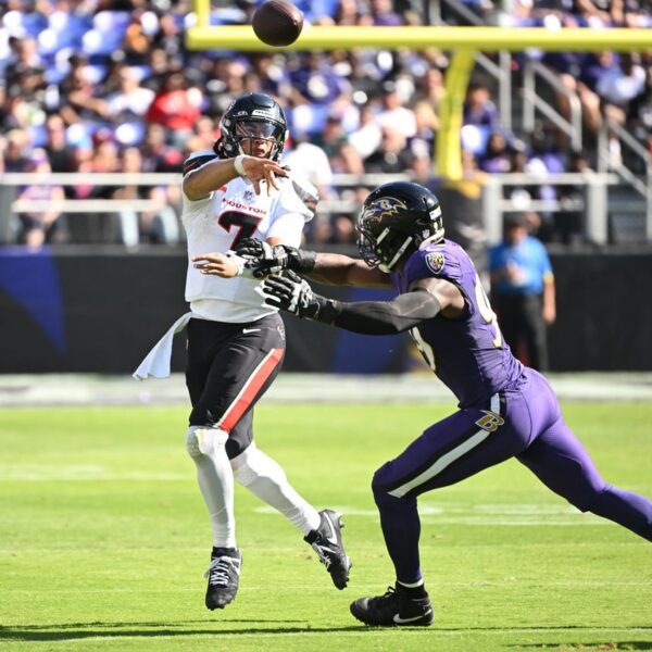 Reports: Chargers purchase Odafe Oweh from Ravens