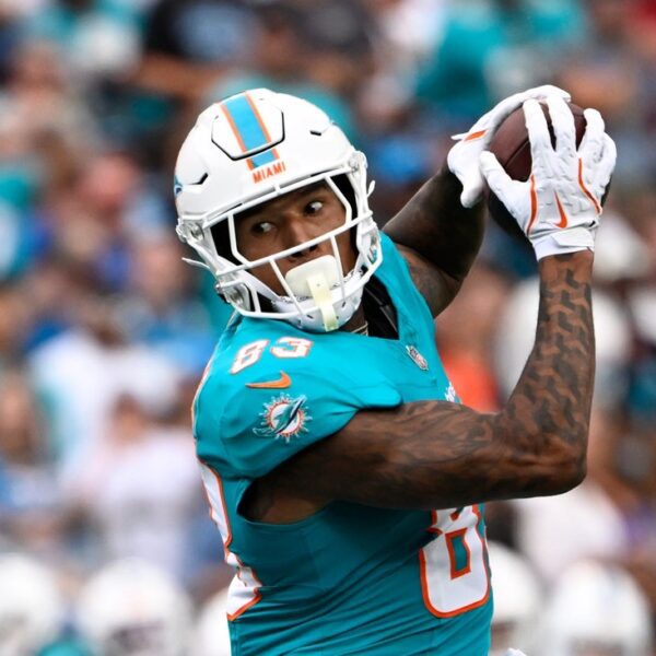 Report: Dolphins TE Darren Waller (pectoral) week-to-week