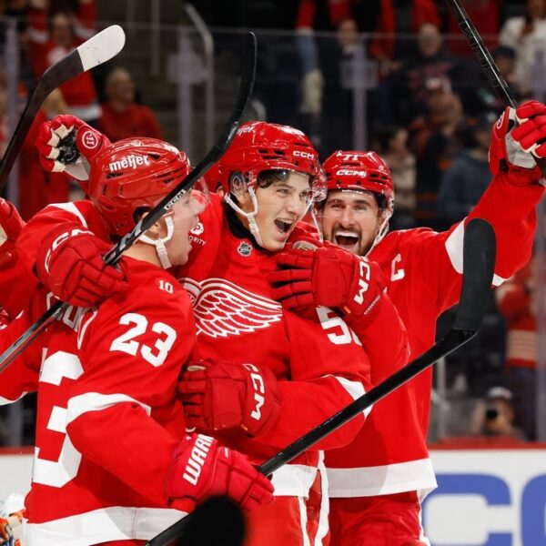 NHL roundup: Unlikely hero lifts Red Wings to fifth straight win