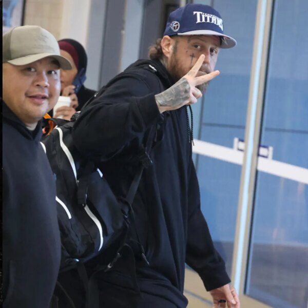 Jelly Roll Shows Off Epic 200lbs Weight Loss After Landing In Sydney