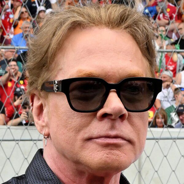 Guns N’ Roses Axl Rose Loses His S*** Onstage During Concert, Watch…