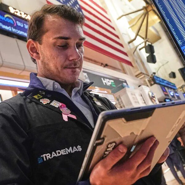 U.S. shares fall as midsized financial institution earnings fear merchants about underlying…