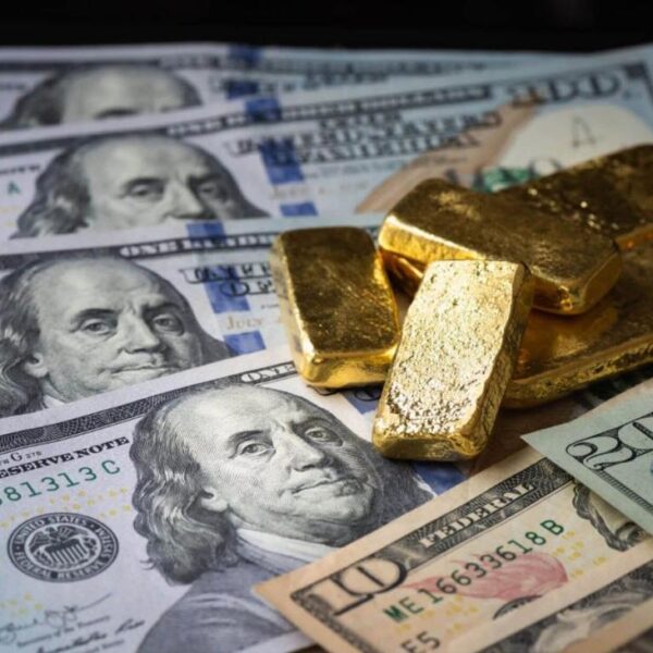 Hedge funds wager on year-end greenback rally as euro, yen weaken. Funds…