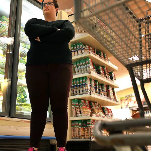 Gen Zers are turning to frozen meals to stretch their budgets and…