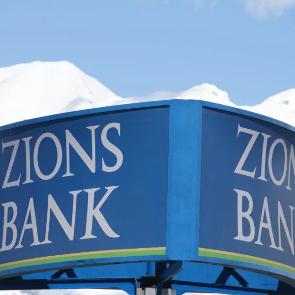 As Wall Street banks crush information, America’s regional banks spook buyers—however there…