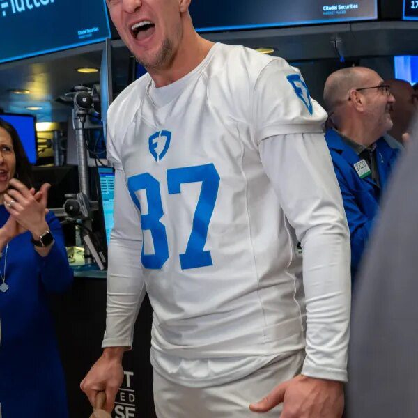 A sports activities bettor turned $15 into $140K from a 3-leg parlay.…