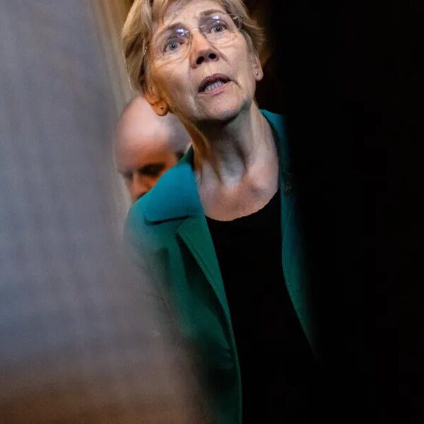 Warren asks hedge fund group if it performed Argentina bailout function