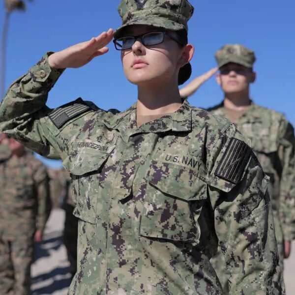 1.3 million active-duty service members face missed paychecks as authorities shutdown stubbornly lags on