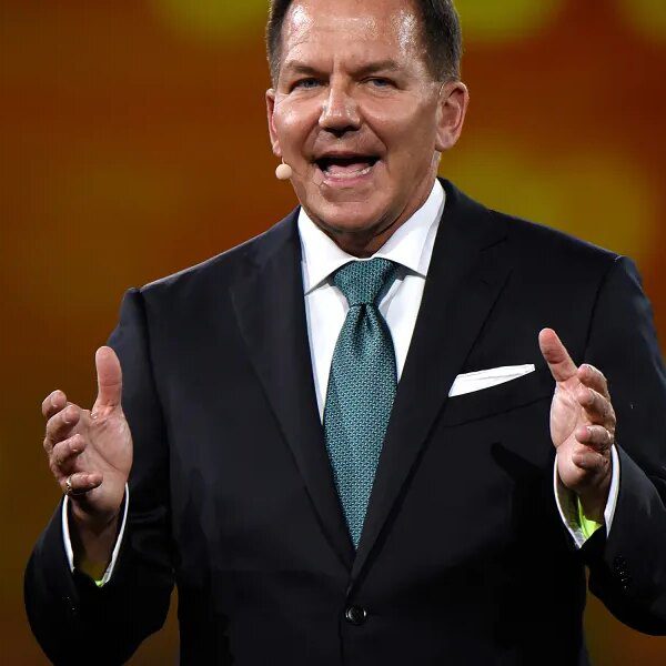 Hedge fund billionaire Paul Tudor Jones says 2025 is ‘a lot extra…