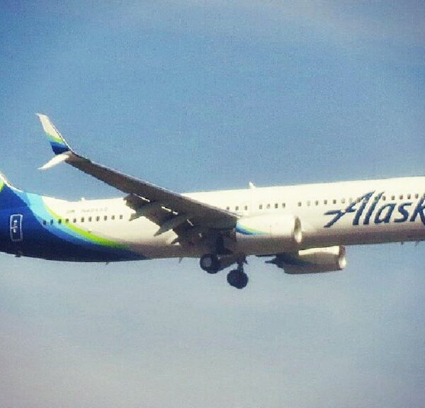 DEVELOPING: Alaska Airlines Grounds Flights Across the Country Amid IT Outage |…