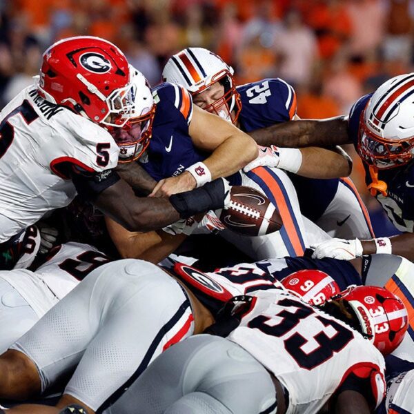 Georgia stymies Auburn after controversial goal-line fumble