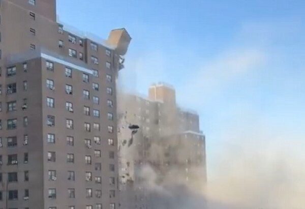 Massive Chunk of Apartment Building within the Bronx, NYC Crashes to the…