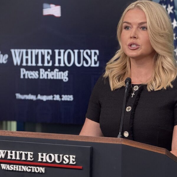 “YOUR MOM!” – Karoline Leavitt and White House Communications Direcot Steven Cheung…