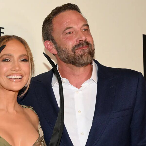 Jennifer Lopez and Ben Affleck reunite at ‘Kiss of the Spider Woman’…