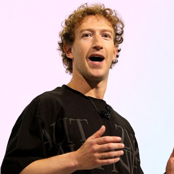 Facebook AI activates digital camera roll pictures into shareable collages for customers