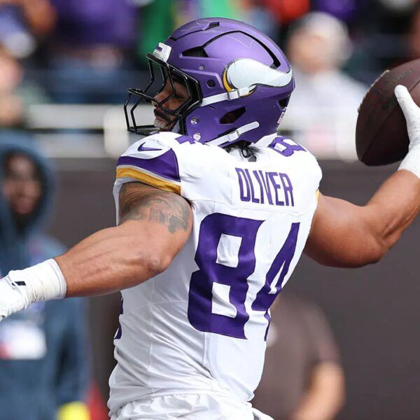 Vikings’ Cam Akers throws TD go to Josh Oliver