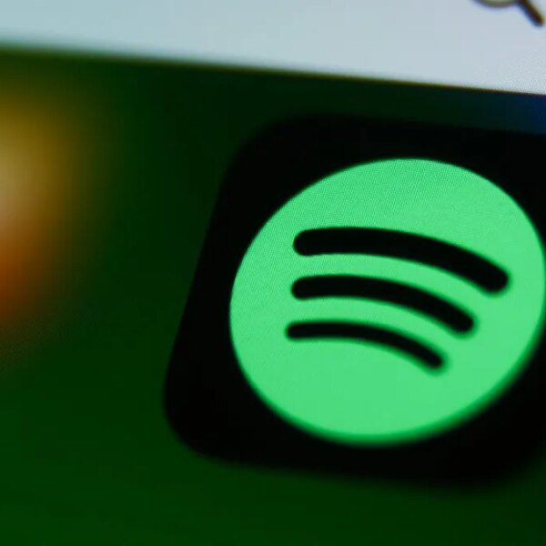 Spotify companions with Netflix for video podcast distribution deal