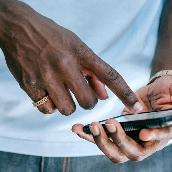 New flight cancellation rip-off spreads by way of pretend airline textual content…