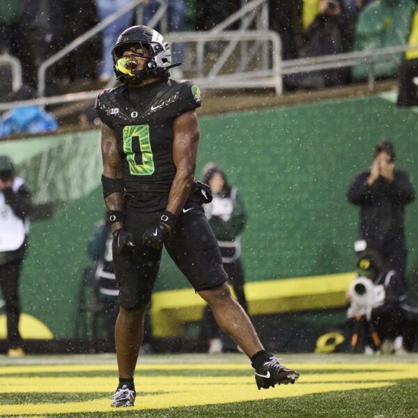 No. 8 Oregon minding personal enterprise with Minnesota in sights