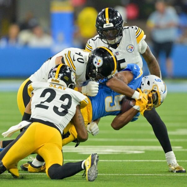 Steelers CB Darius Slay sustains concussion in loss to Chargers