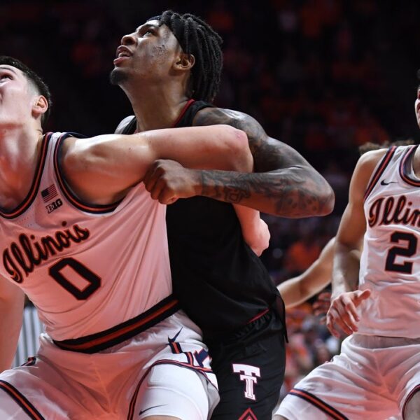 Top 25 roundup: No. 14 Illinois hangs on to beat No. 11…