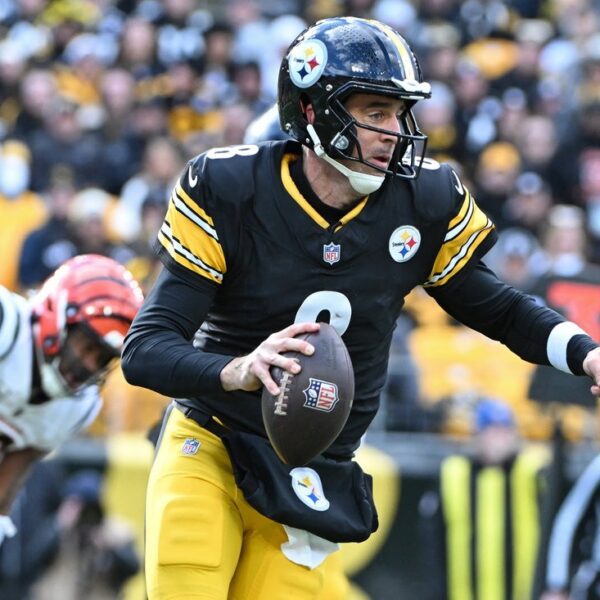 Steelers QB Aaron Rodgers injures left wrist in win over Bengals