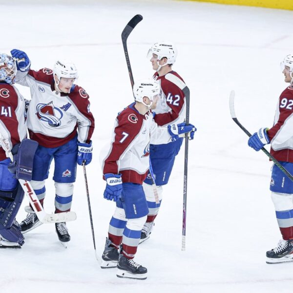 NHL roundup: Avalanche clean Blackhawks for ninth straight win