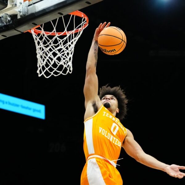 No. 17 Tennessee topples No. 3 Houston, improves to 2-0 at Players…