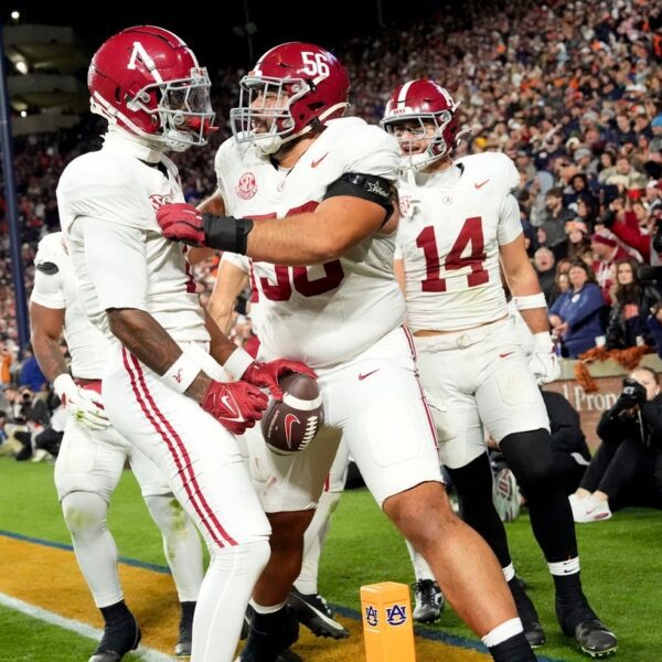 Top 25 roundup: No. 10 Alabama survives, will play for SEC title