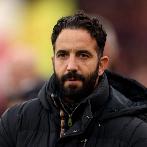 Has the ball with area to make the cross