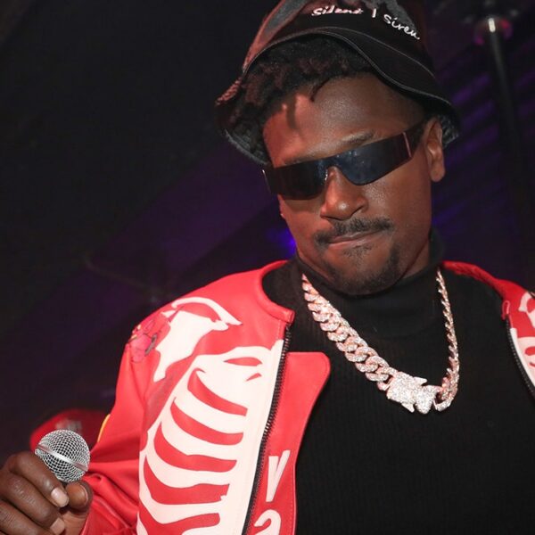 Antonio Brown pleads not responsible to tried homicide in Miami taking pictures