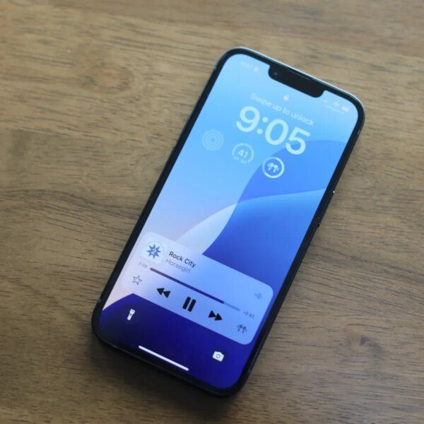 Apple reportedly plans formidable satellite-powered iPhone options