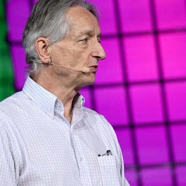 Geoffrey Hinton says tech giants cannot revenue from AI investments until human…