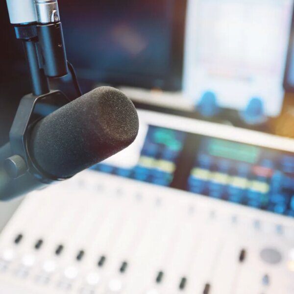 Warner Music settles copyright lawsuit with Udio, indicators deal for AI music…