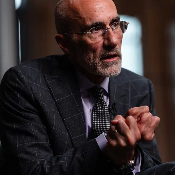 Harvard professor says leaders have a duty to be completely happy at…