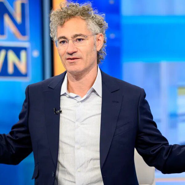 Palantir quarterly income hits $1.2B, although shares dip in after-hours buying and selling