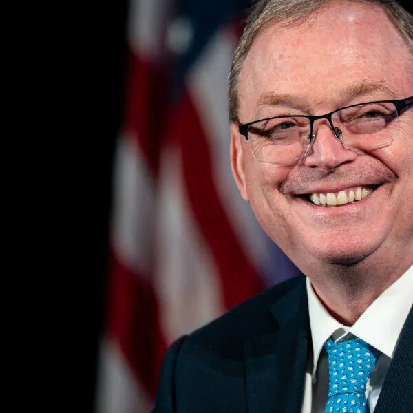 Longtime Trump advisor Kevin Hassett emerges as favourite for Fed chair, Bloomberg…