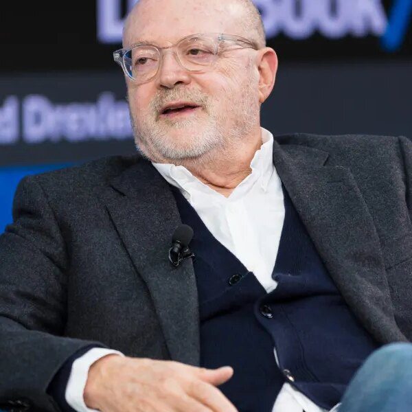 Steve Jobs taught Gap’s former CEO that micromanaging is usually a good…