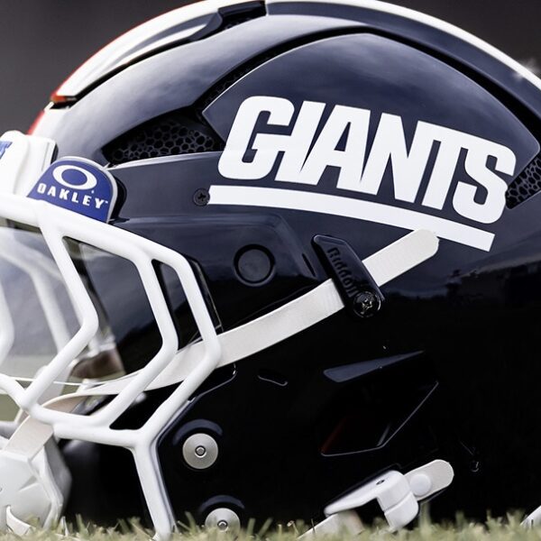 New York Giants Wearing Navy Blue Helmets, Color Rush Uniforms On Sunday…
